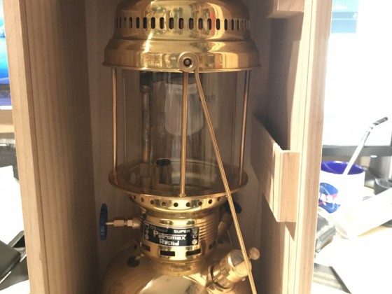 Lampe passt nicht in original Petromax Holzkiste.